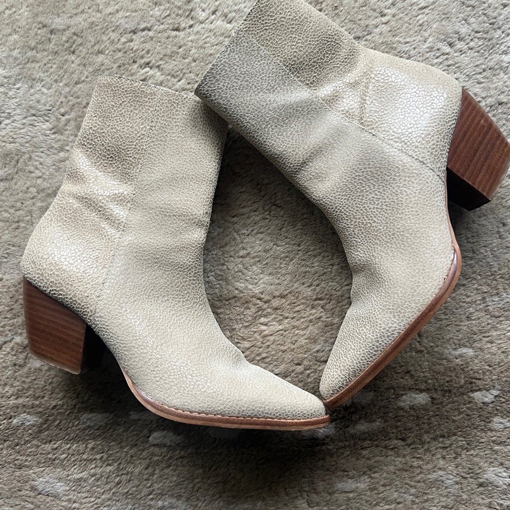 Matisse Caty Cream Ankle Boots Size 6
